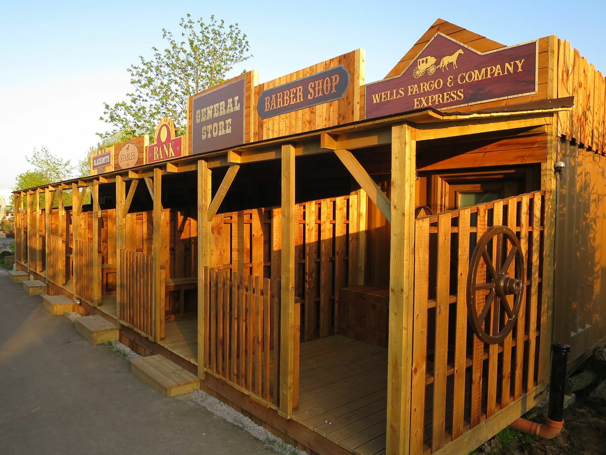 Adventurer'S Village Милтон-Кейнс Экстерьер фото